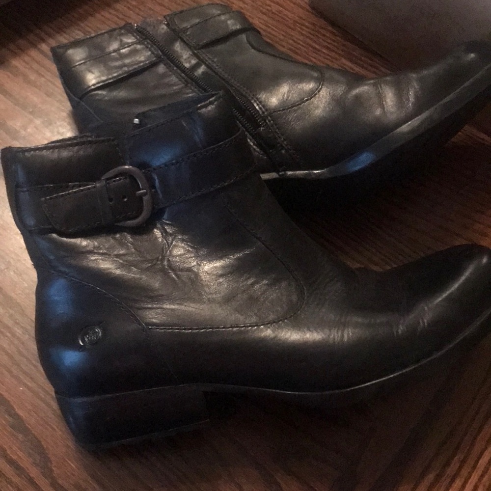 Born black leather boots size 8.5 motorcycle